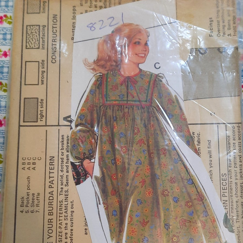Burda vintage dress sewing - burda,